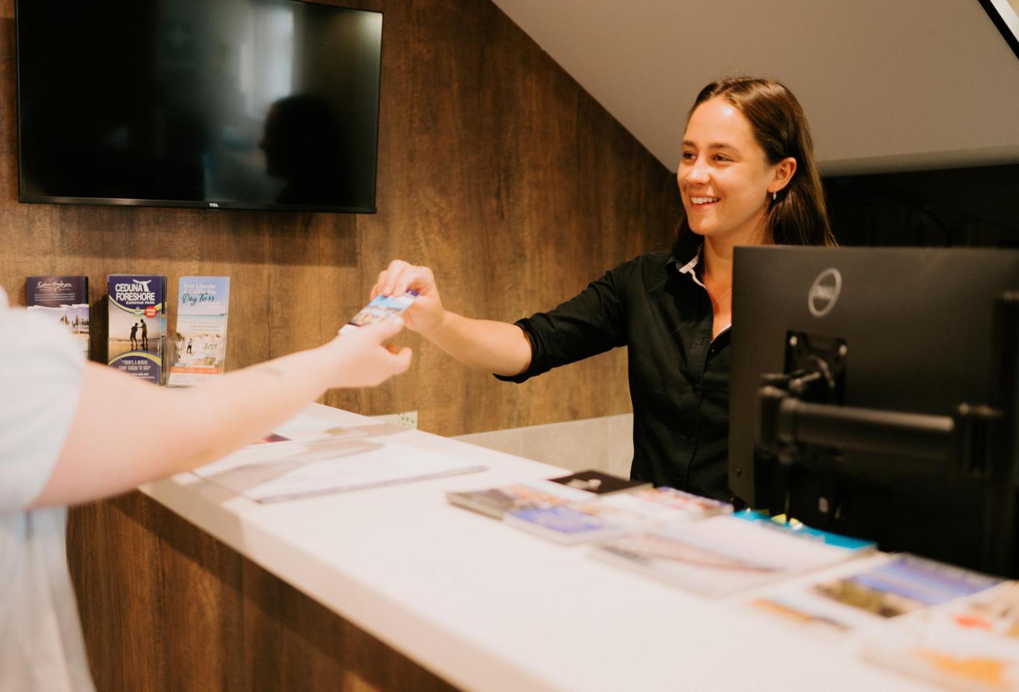 Ceduna Foreshore Hotel Motel Экстерьер фото